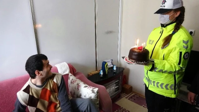 Son dakika haber! Engelli oğlu için istedi, polis doğum günü sürprizi yaptı