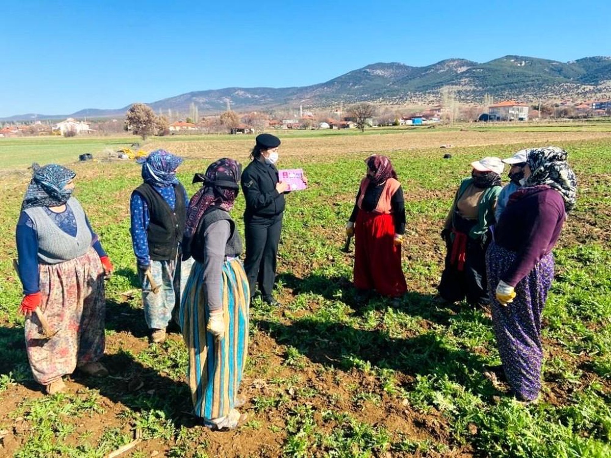Son dakika haberi... Jandarma 123 kadına "KADES" uygulamasını anlattı