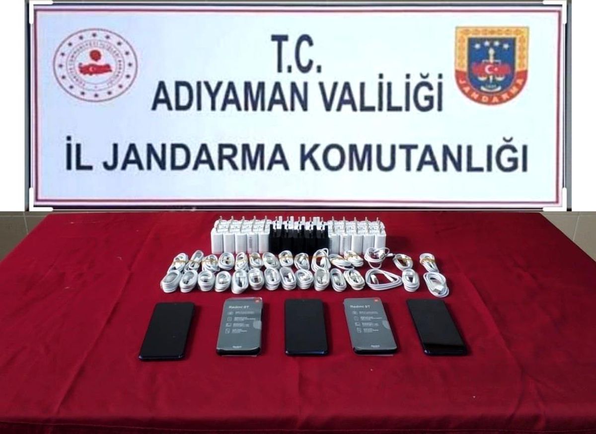 Jandarma kaçak telefon ele geçirdi