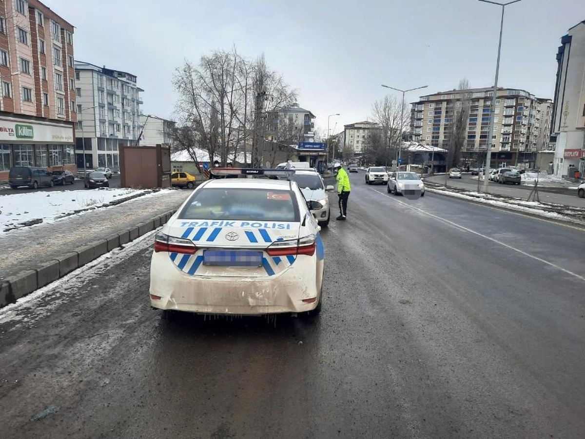 Son dakika haberi | Kars\'ta polisten ışıklı ve sesli uyarı denetlemesi