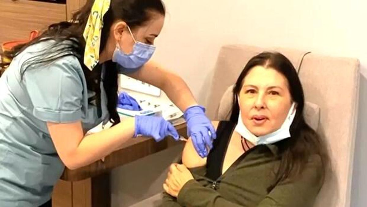 Koronavirüs aşısı olan Nilüfer\'i kızdıran mesaj: Bu korona aşısı değil