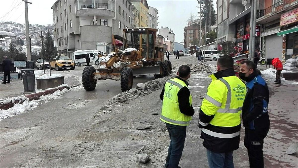 Kumru\'da kar temizleme çalışmaları