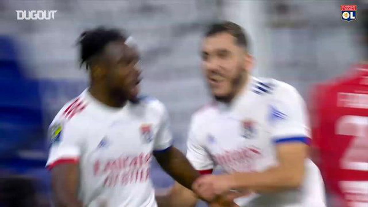 Maxence Caqueret\'in Topuğuyla Yaptığı Asist