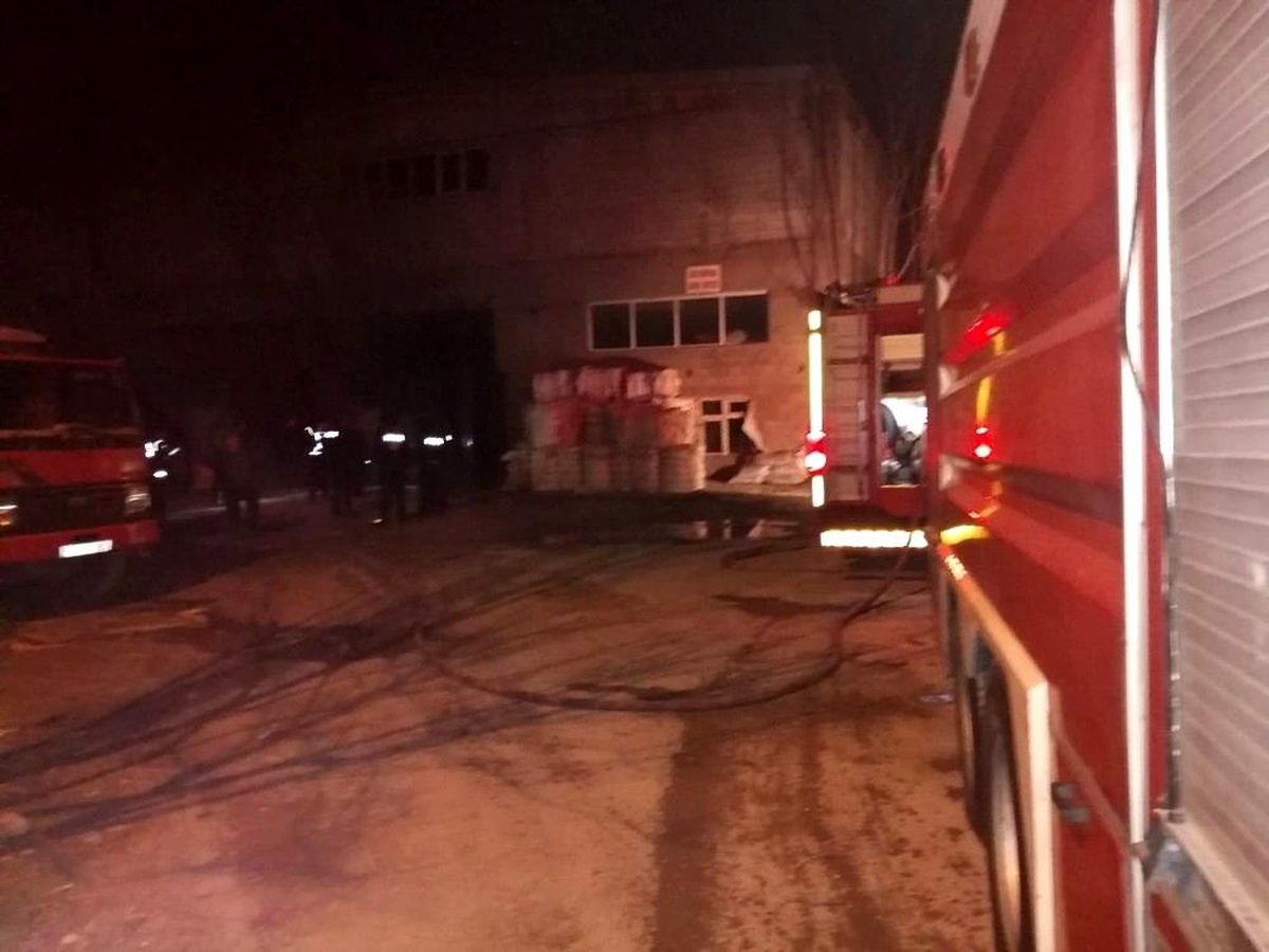 Son dakika haberi! Pamuk deposunda çıkan yangını itfaiye söndürdü