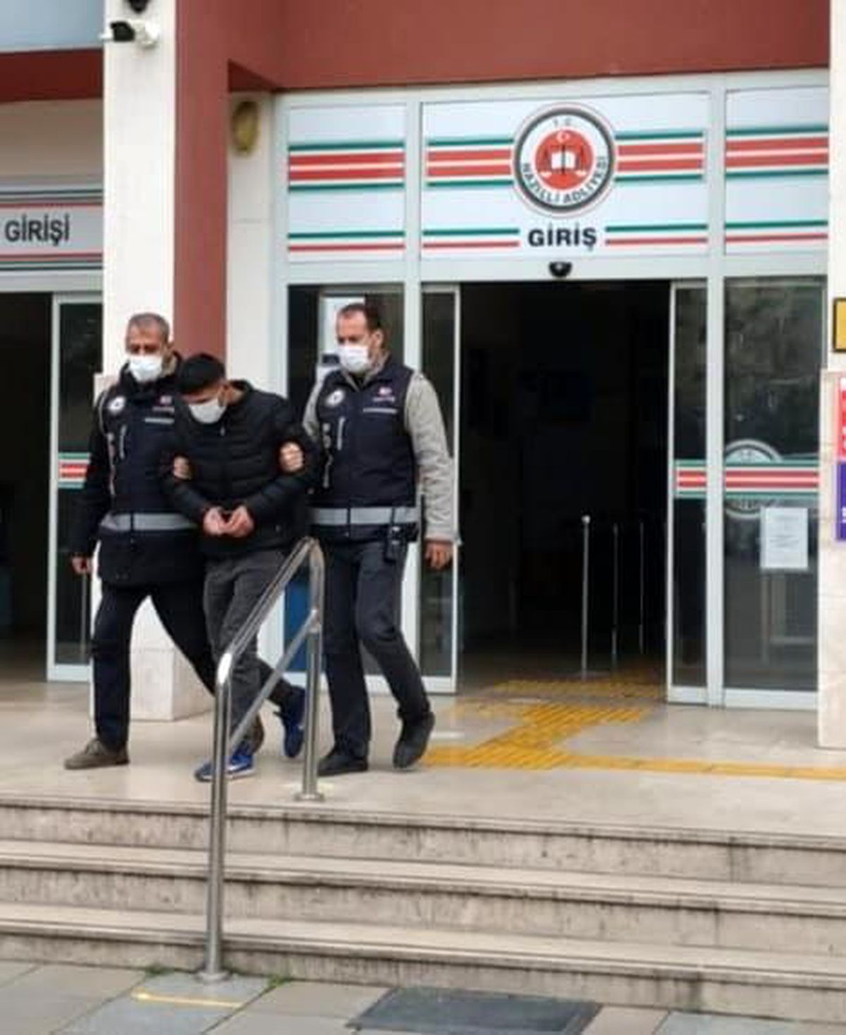 Son dakika haberleri... Pencereden kaçtı, polis yakaladı