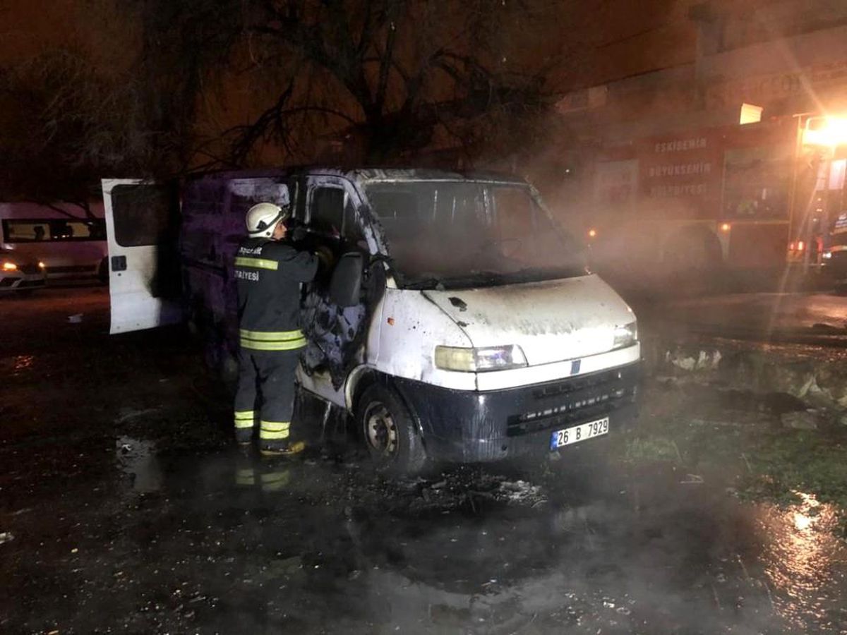 Son Dakika | Tamir için sanayiye bırakılan araç yandı
