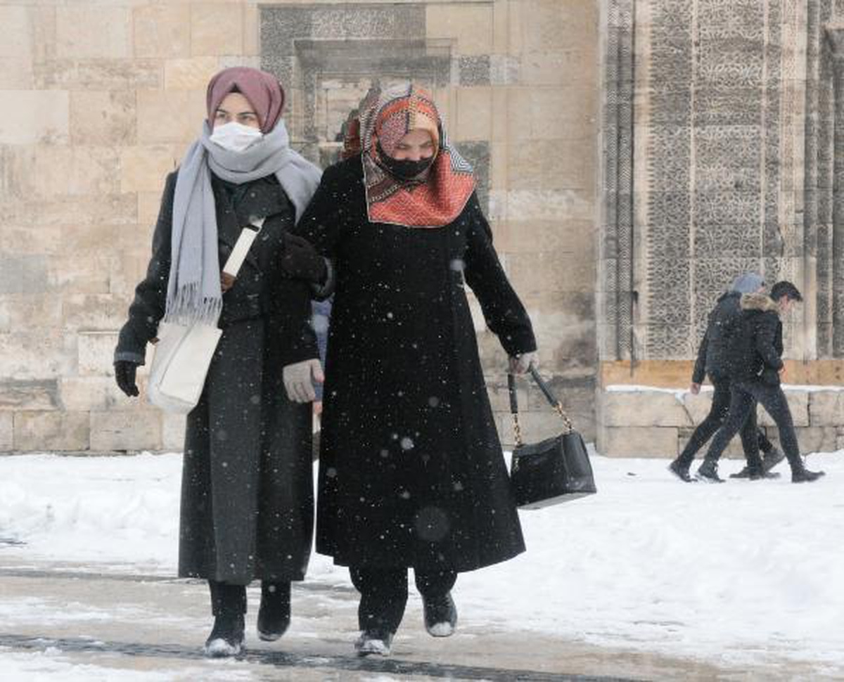 Uzmandan karlı ve buzlu zemin önerisi: Penguen gibi yürüyün
