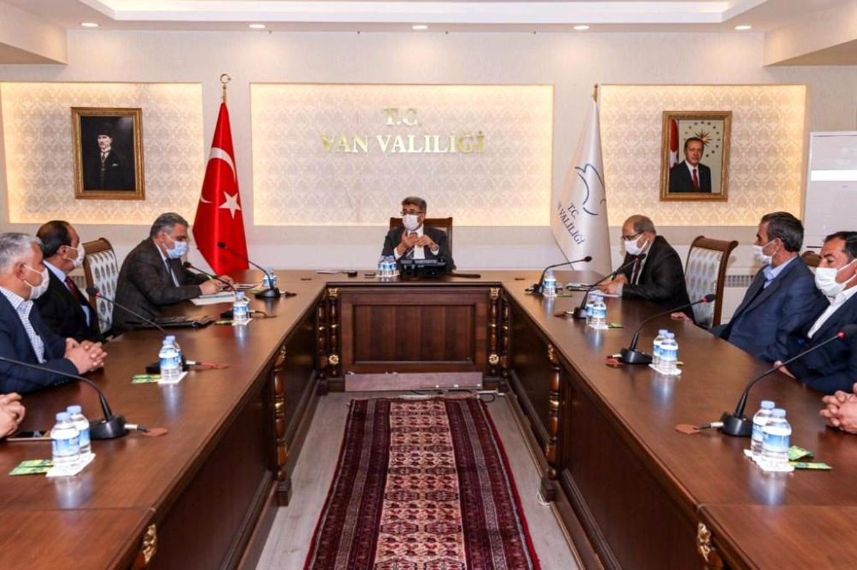 Vali Bilmez, muhtarların sorunlarını dinledi