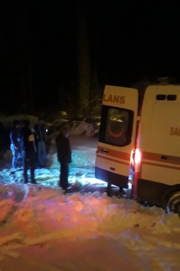 Yolu kapanan mahallelerdeki hastalara, karla mücadele ekipleriyle ulaşıldı