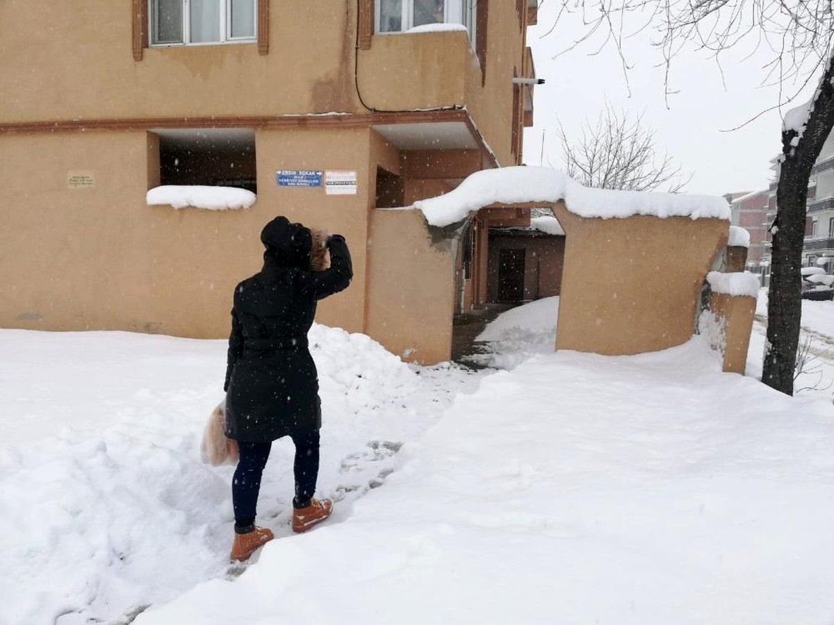 Yürekleri ısıtan ekipler kar kış dinlemedi