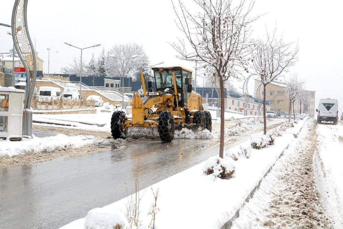Hakkari Belediyesi kar mesaisinde