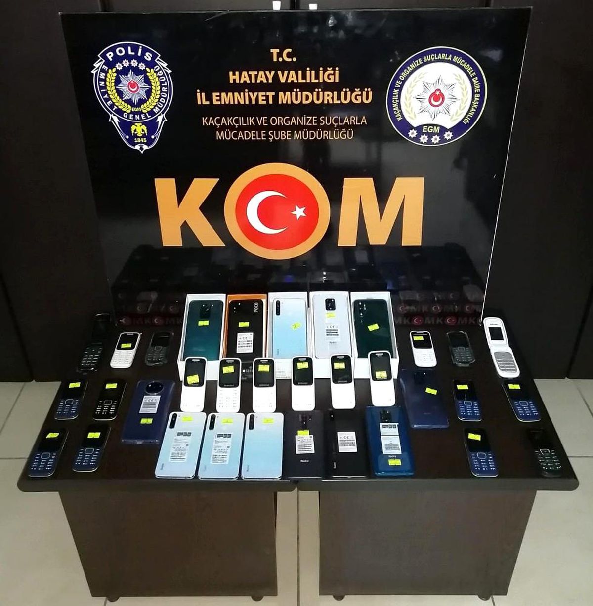 İskenderun\'da 33 kaçak telefon ele geçirildi