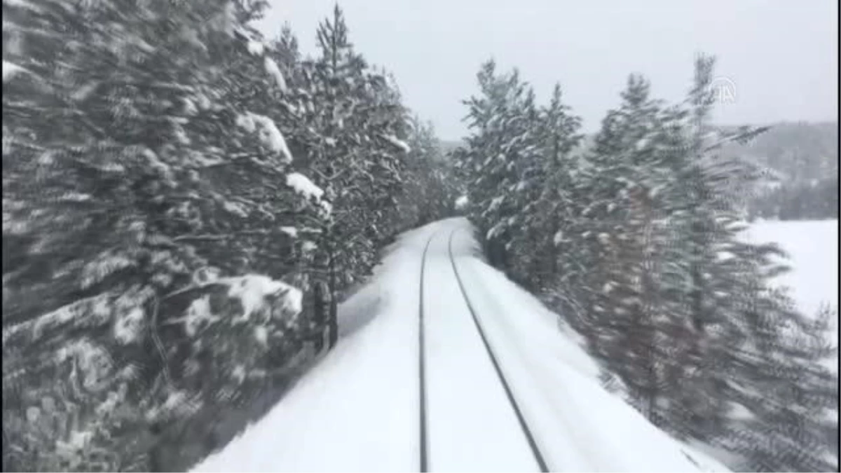 Kars-Erzurum demiryolu hattında kar temizliği
