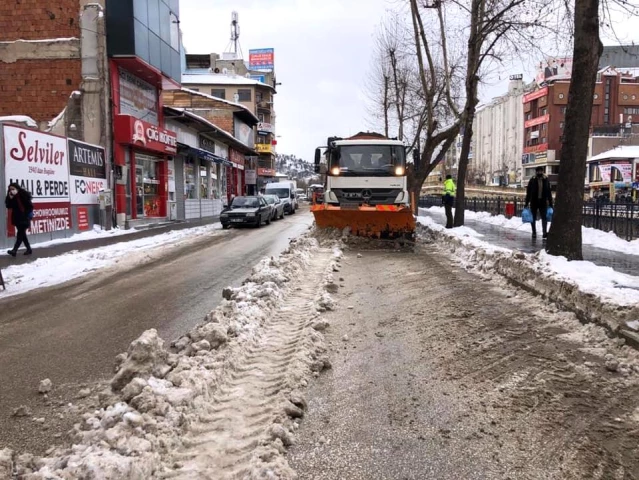 Οι μετατοπίσεις χιονιού συνεχίζονται στο Κασταμούνο