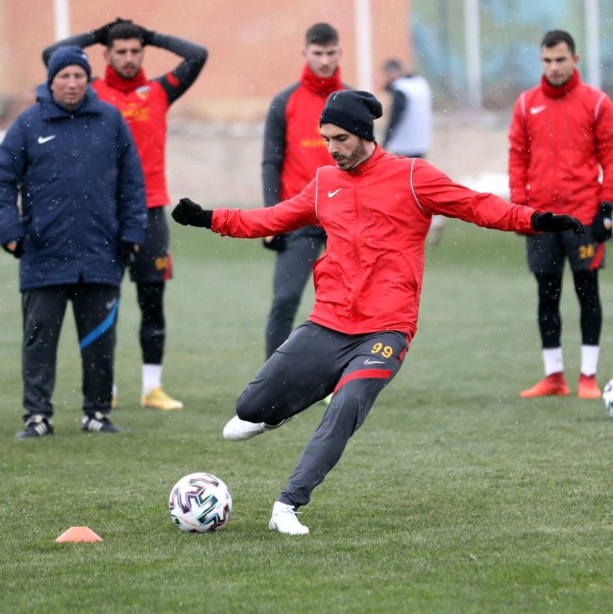 Kayserispor 23 futbolcuyla gitti