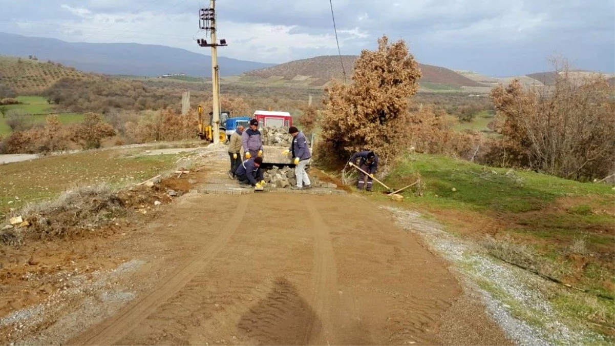 Salihli kırsalı çamurdan kurtarılıyor