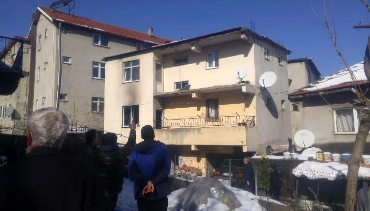 Son dakika haber: Saltukova\'da bir evde yangın çıktı: 2 çocuk dumandan etkilendi
