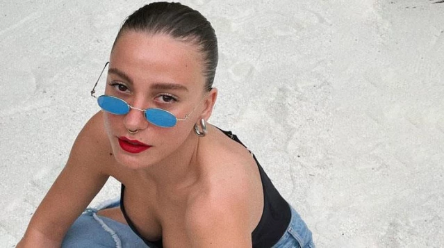 Serenay Sarıkaya, kırmızı mayolu pozlarını paylaştı, en ilginç yorum Demet Akalın'dan geldi