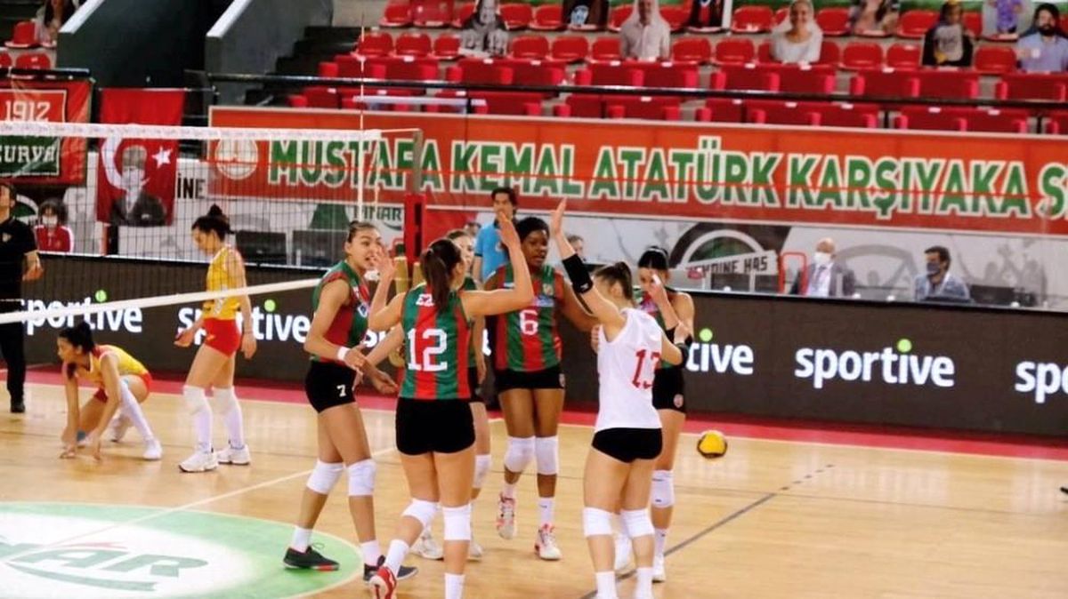 Voleybolda İzmir derbisi Karşıyaka\'nın
