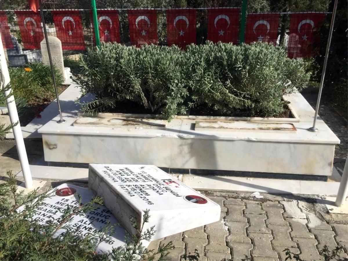 Son dakika: 15 Temmuz şehidi ikiz polislerin mezarlarına alçak saldırı