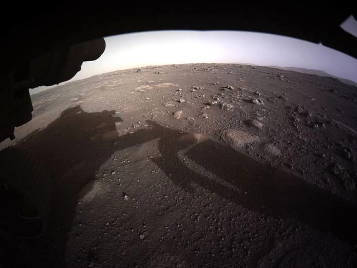 Azim, Mars\'tan İlk Renkli Fotoğrafı Gönderdi