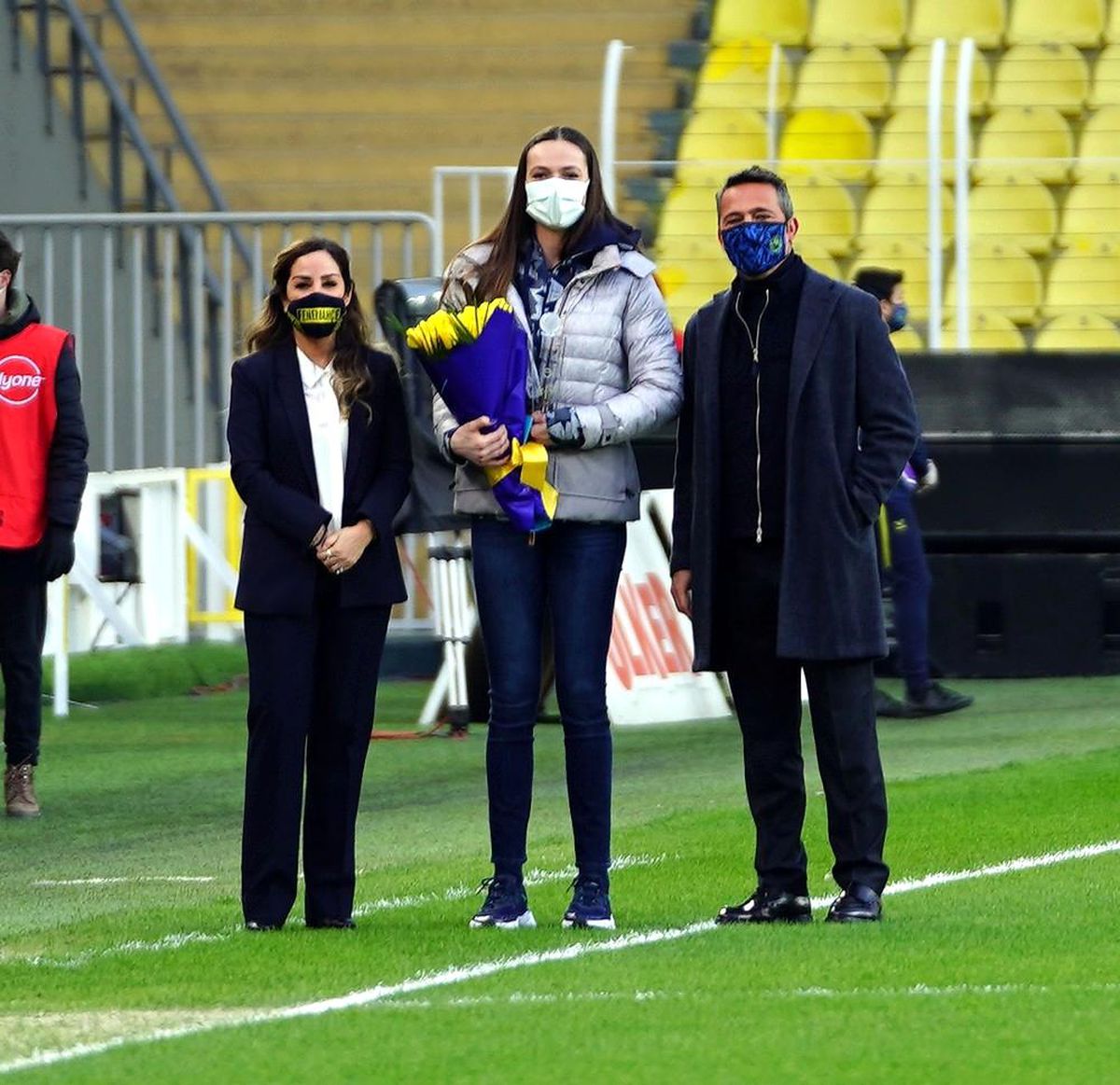 Eda Erdem\'e plaket verildi