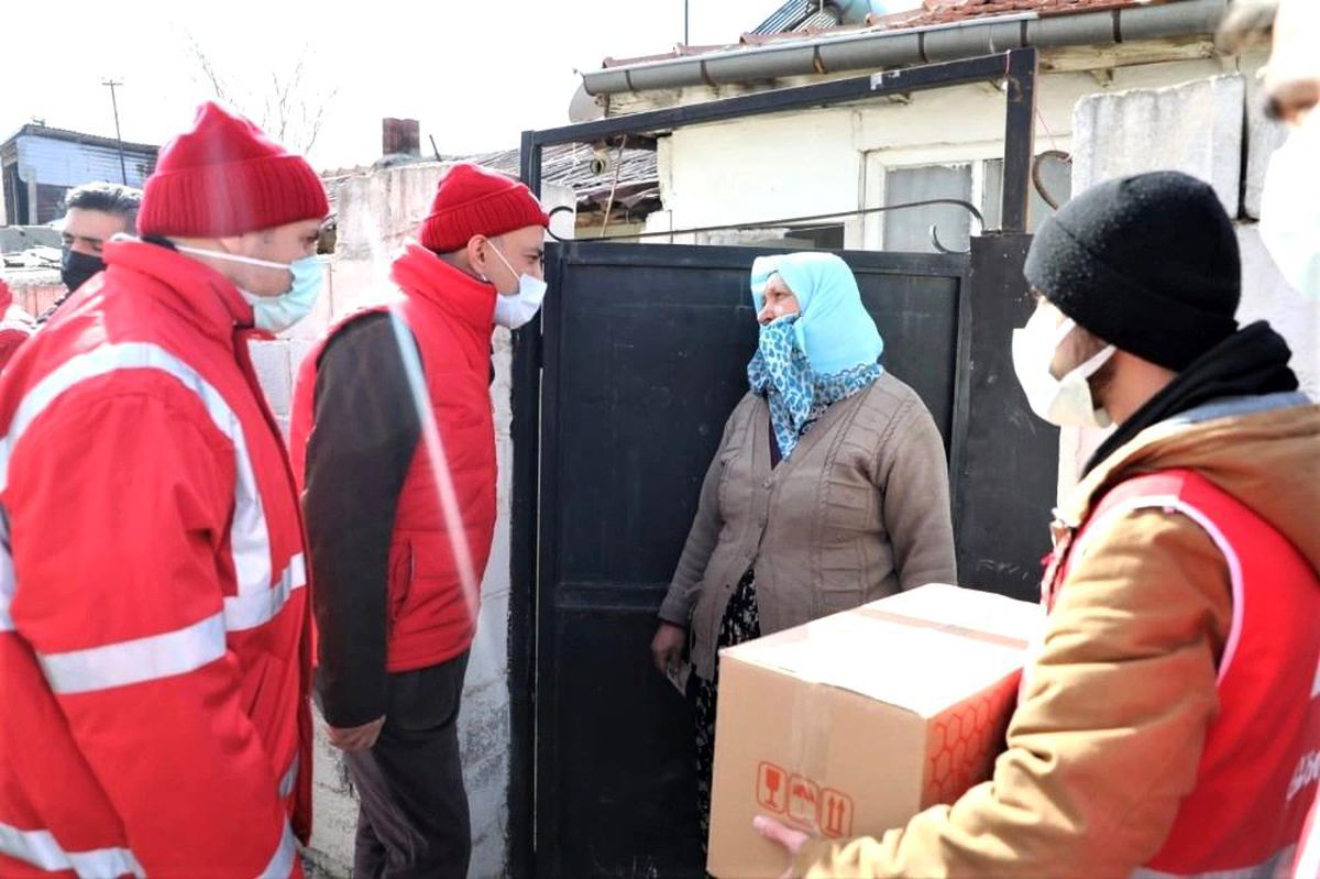 Erzincan\'da ihtiyaçlı ailelere gıda kolisi dağıtıldı