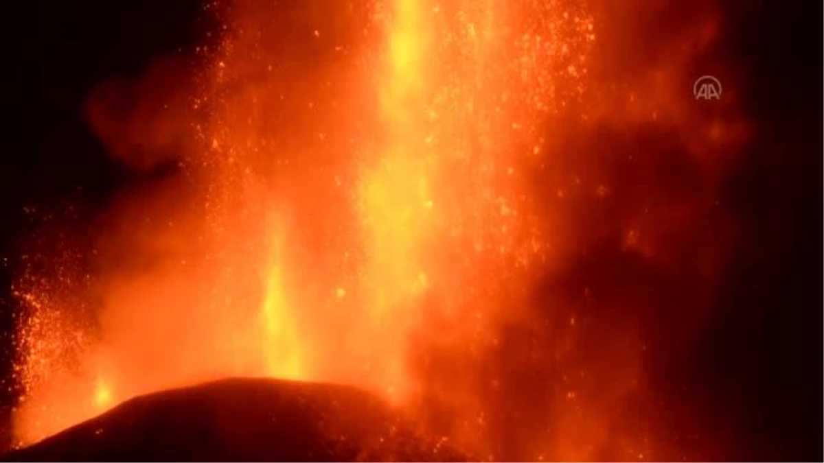 İtalya\'daki Etna Yanardağı bir kez daha faaliyete geçti