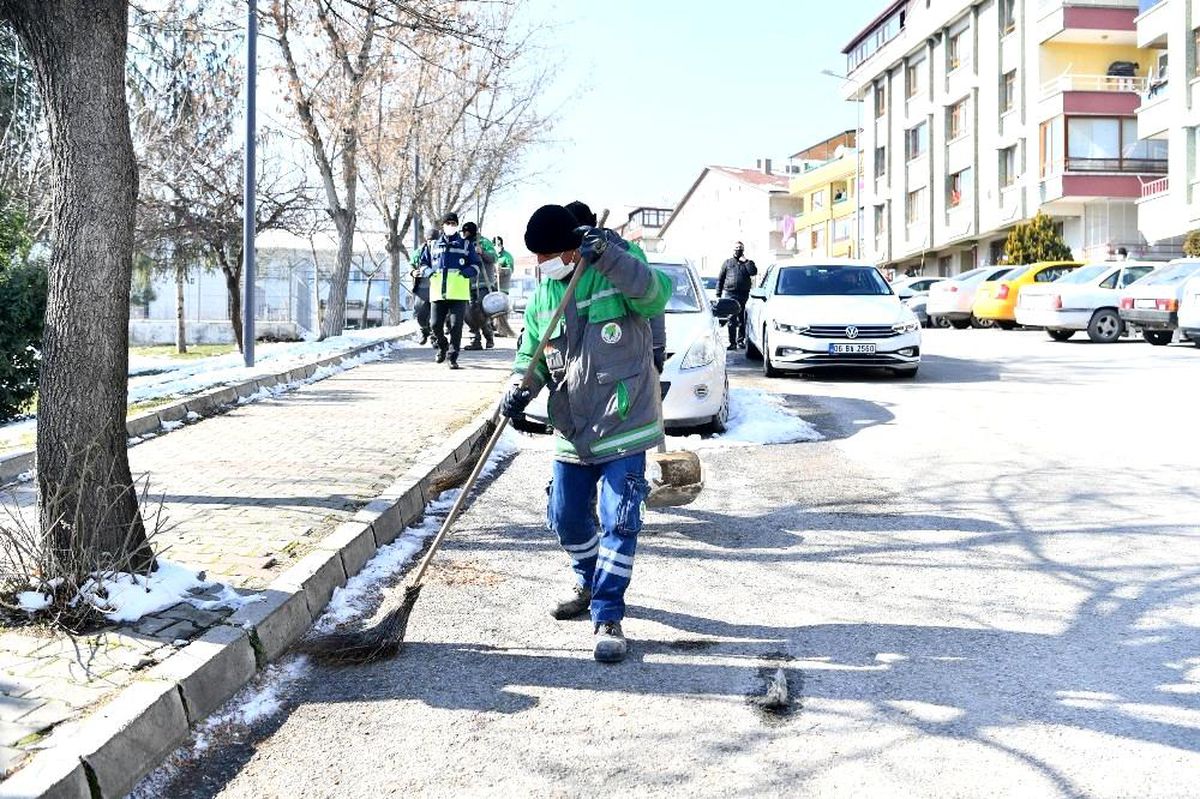 Mamak Belediyesi\'nden iki mahallede köşe bucak temizlik