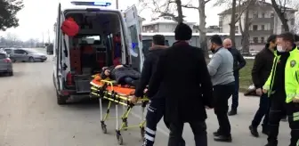 Son dakika haber... Otomobil ile elektrikli bisiklet çarpıştı: 2 yaralı