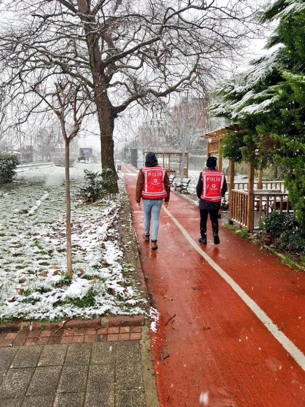 Polisten şok uygulama: 4 iş yeri ve 57 kişiye idari yaptırım