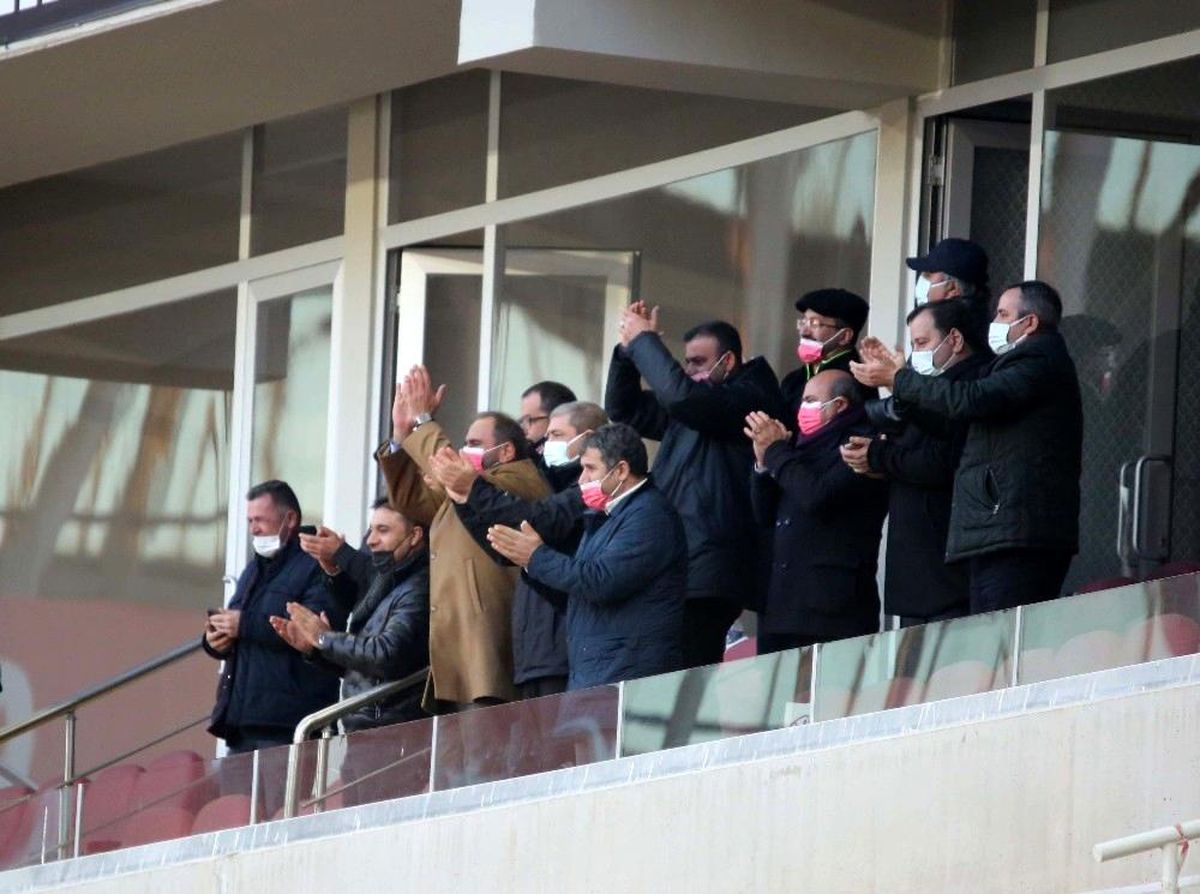 Sivasspor\'u yönetim ayakta alkışladı!