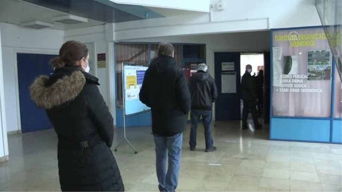 Bosna Hersek\'in Doboj kentinde tekrarlanan yerel seçimde oy verme işlemi başladı