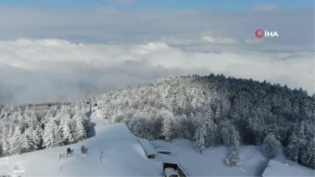 Uludağ\'da sislerin ve bulutların arasında büyüleyici kar manzaraları