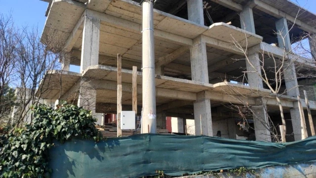 3 metre yüksekten beton zemine düşen inşaat işçisi yaralandı