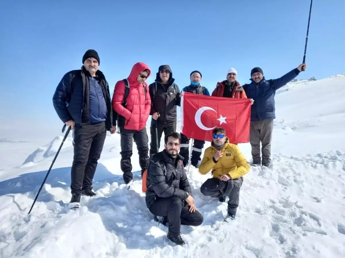 Ağrılı dağcılar Bubi Dağına kış tırmanışı yaptı