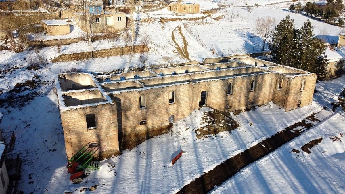 Atatürk\'ün isteği ile yapılan okul tarihe ışık tutuyor