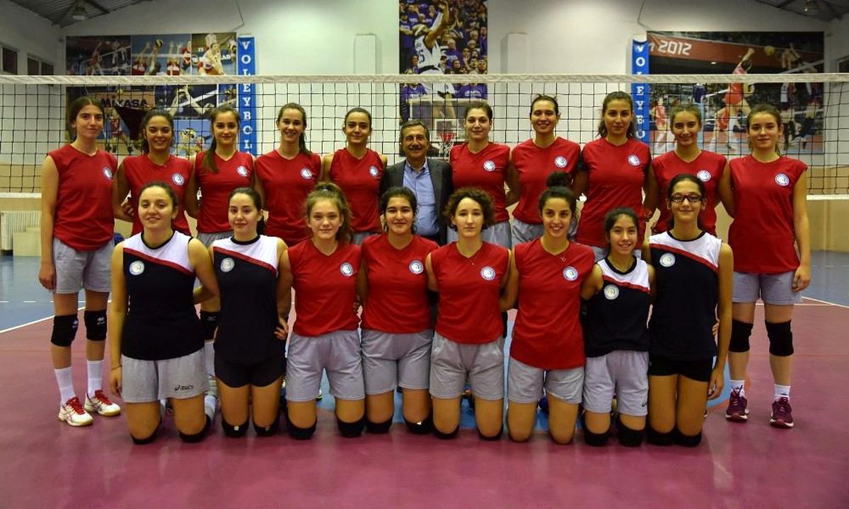 Başkan Ataç\'tan başarılı voleybolculara tebrik
