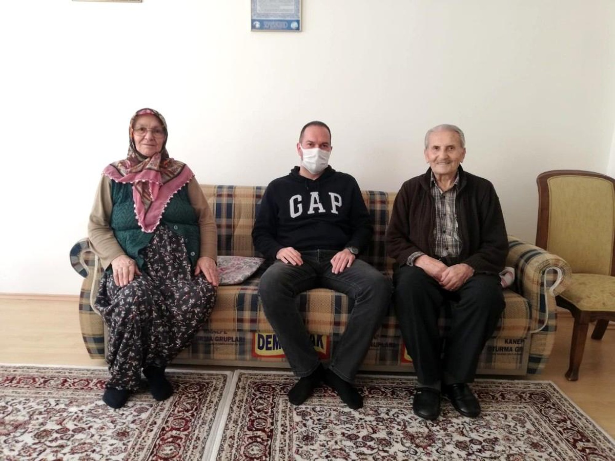 Başkan Özdemir kendisine şiir yazan Ali Yılmaz\'ı ziyaret etti