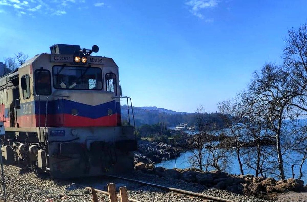 Çöken tren yolu tamir edildi