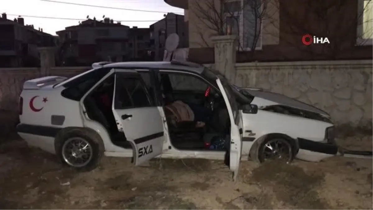 Son dakika: Duvara çarpan otomobilin sürücüsü hayatını kaybetti