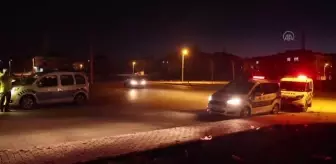 Evin duvarına çarpan otomobilin sürücüsü öldü