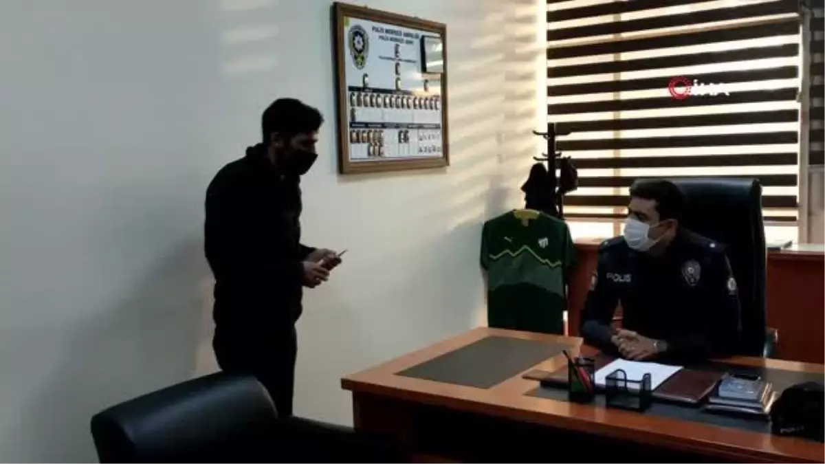 Son dakika haberleri: İnşaat işçisi genç, ATM'de unutulan parayı polise teslim etti