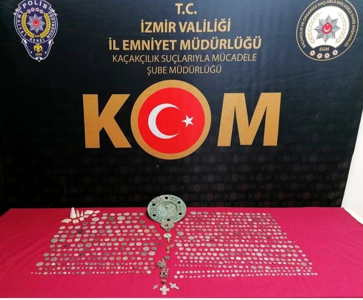 Son dakika haberleri... İzmir\'de 661 adet tarihi eser ele geçirildi
