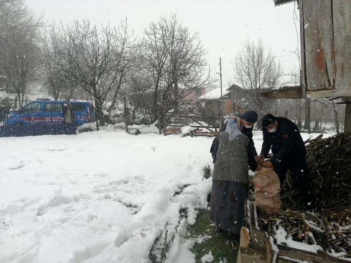 Jandarma\'dan örnek davranış