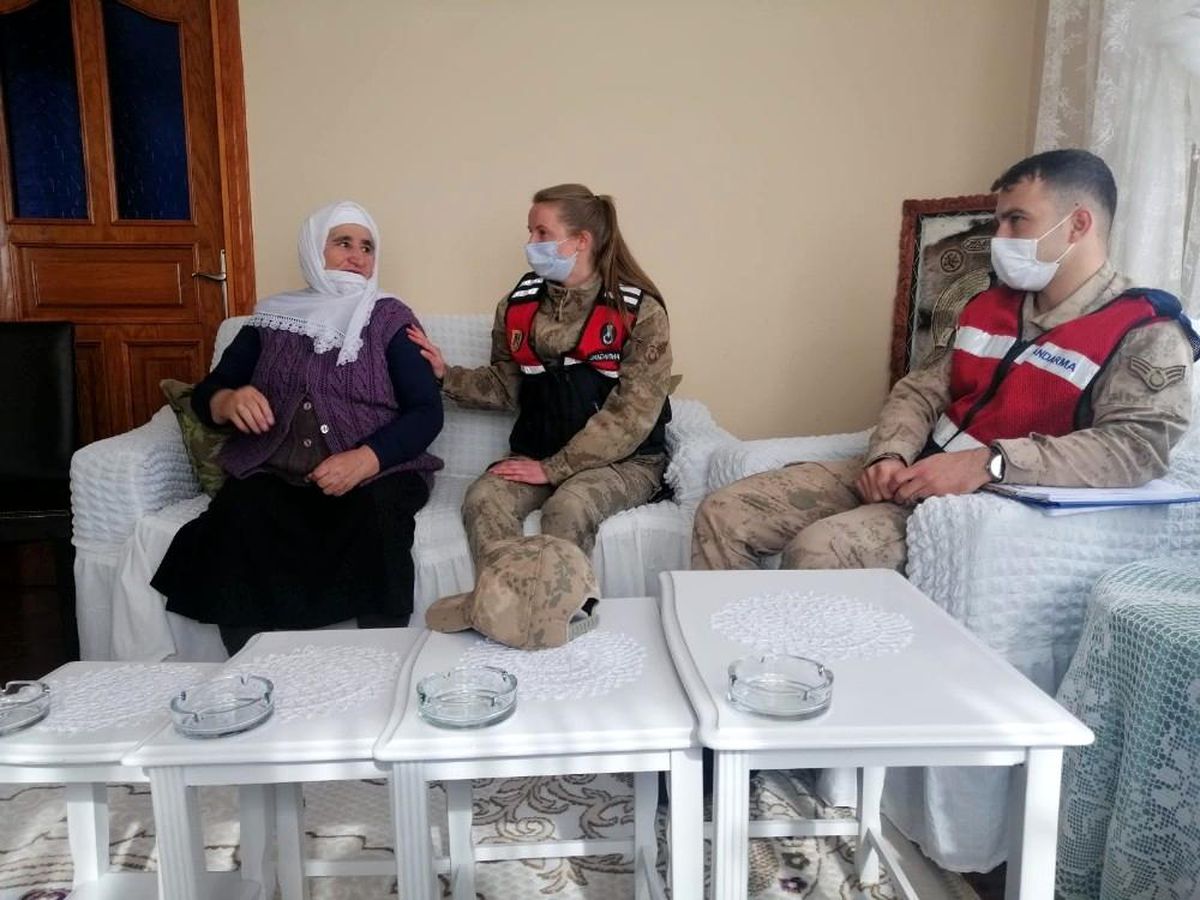 Son Dakika | Kars\'ta jandarma yaşlıları unutmadı