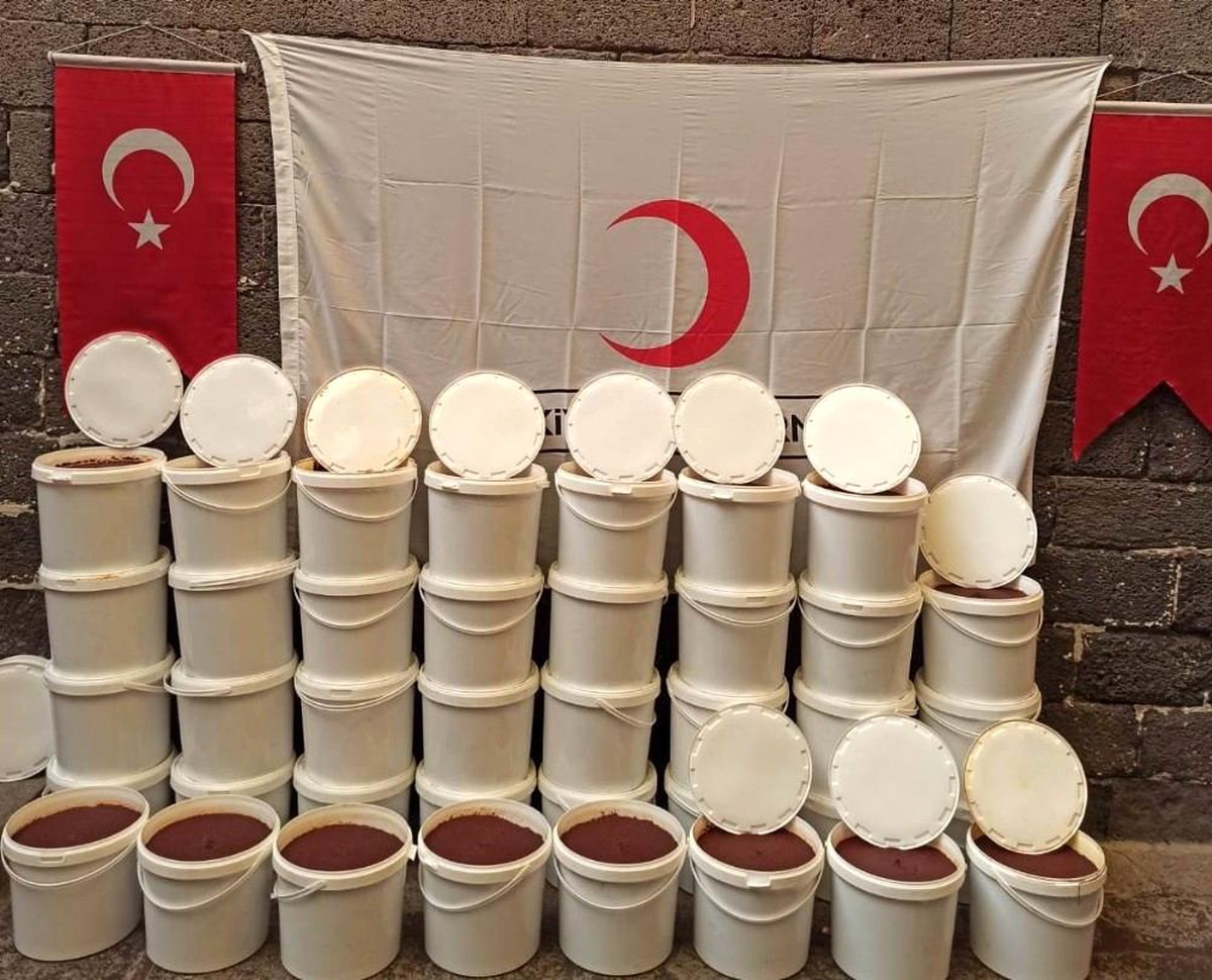 Kızılay yardıma muhtaç aileleri yalnız bırakmadı