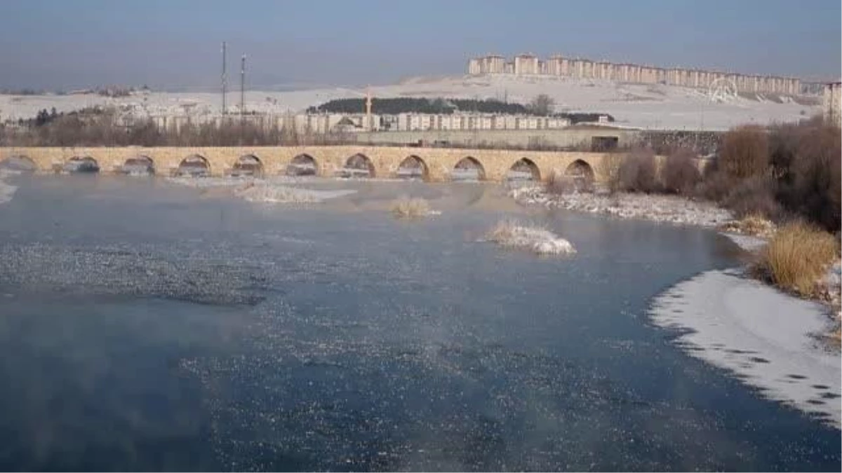 Kızılırmak Nehri kısmen buz tuttu