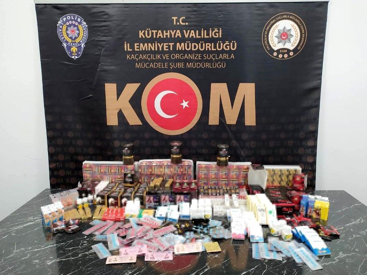 Kütahya\'da bin 65 adet kaçak cinsel içerikli ürün ele geçirildi