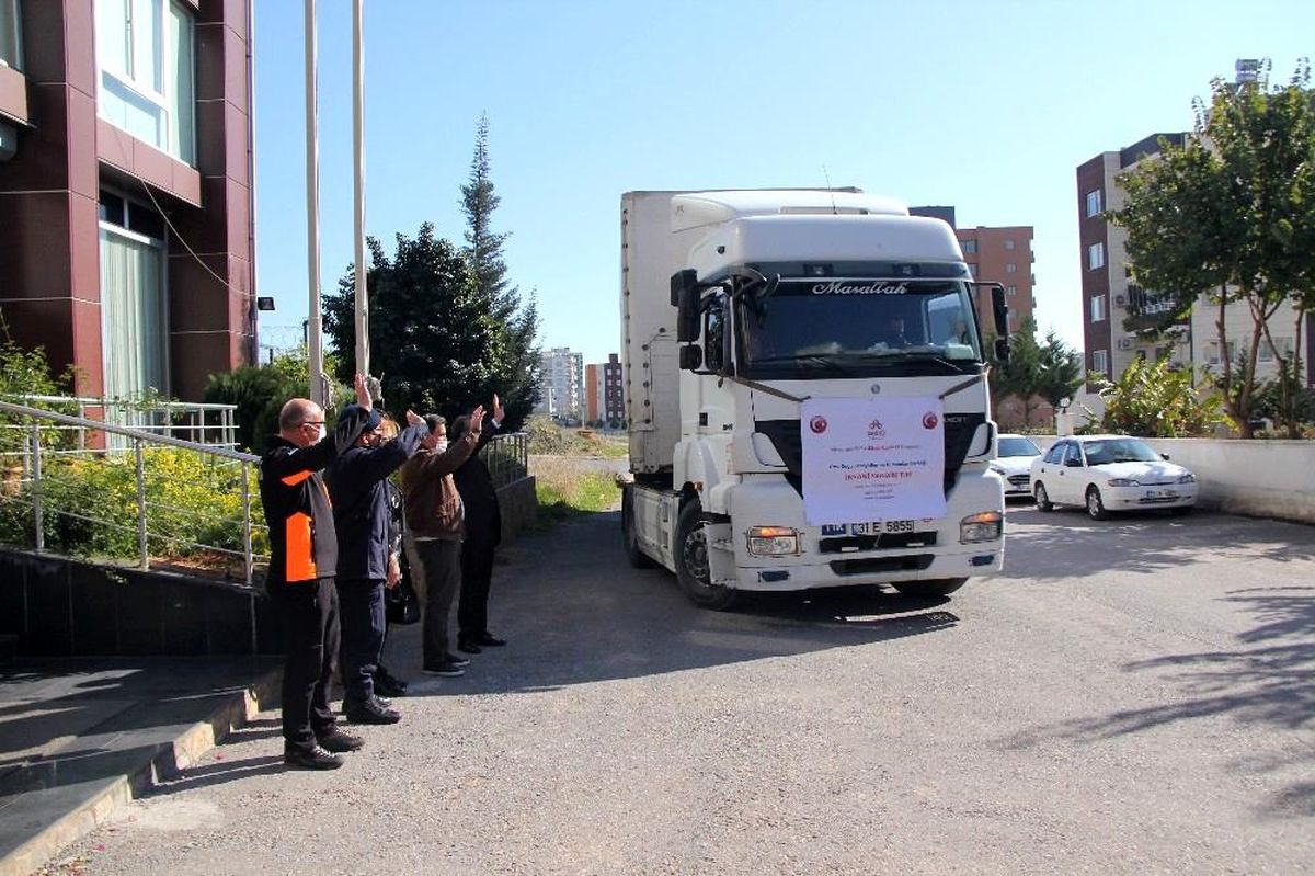 Mersin\'den İdlib\'e insani yardım tırı